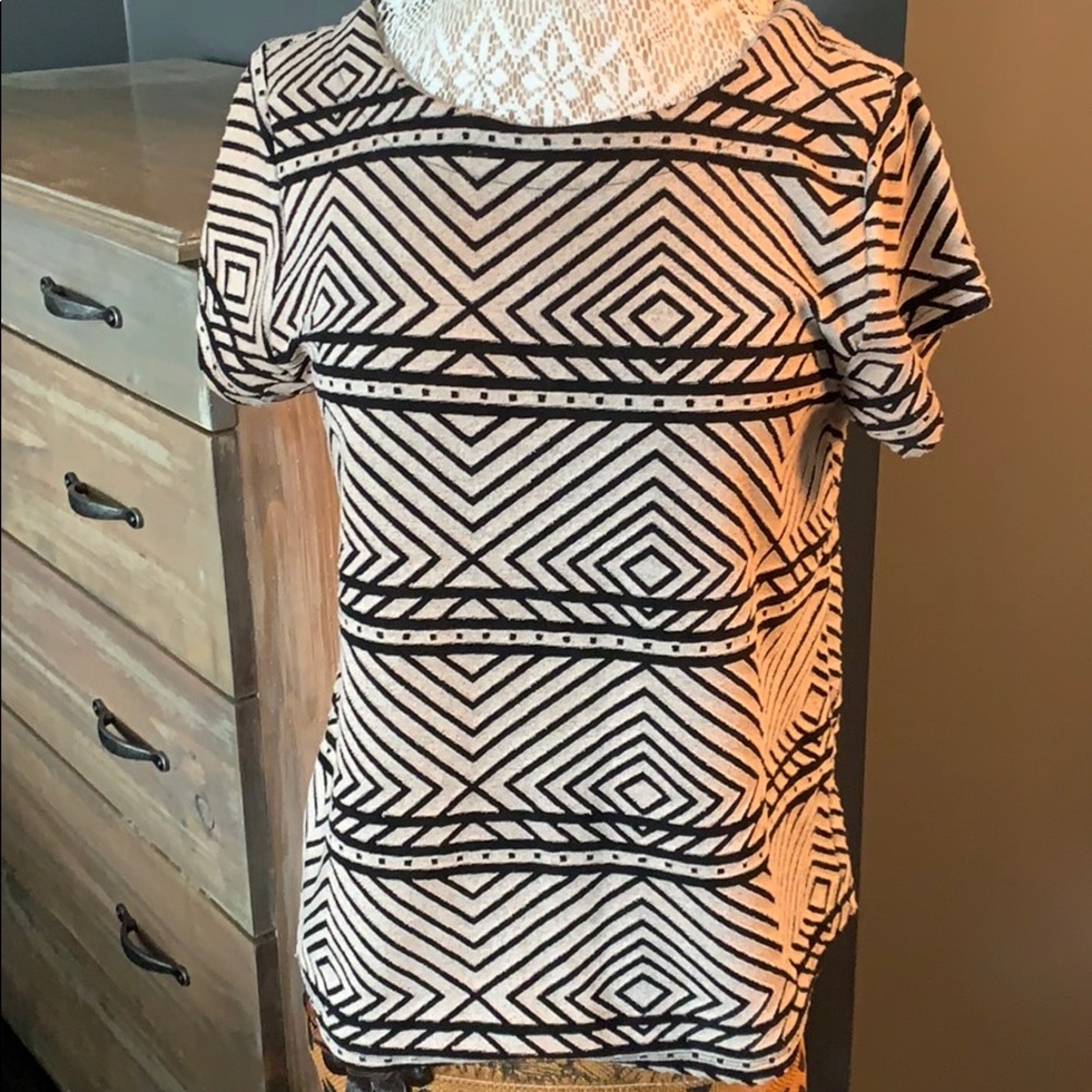 Women’s M Top (Buttoned Back)